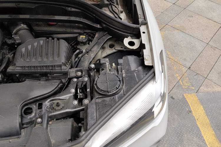 Used BMW X1 2016 sDrive18Li Fashion Model Engine Bay Left