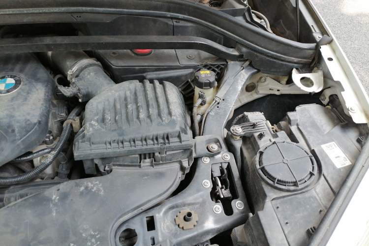 Used BMW X1 2016 sDrive18Li Fashion Model Engine Bay Left