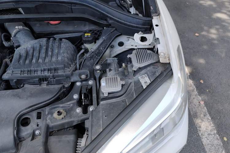 Used BMW X1 2016 sDrive18Li Premium Edition Engine Bay Left