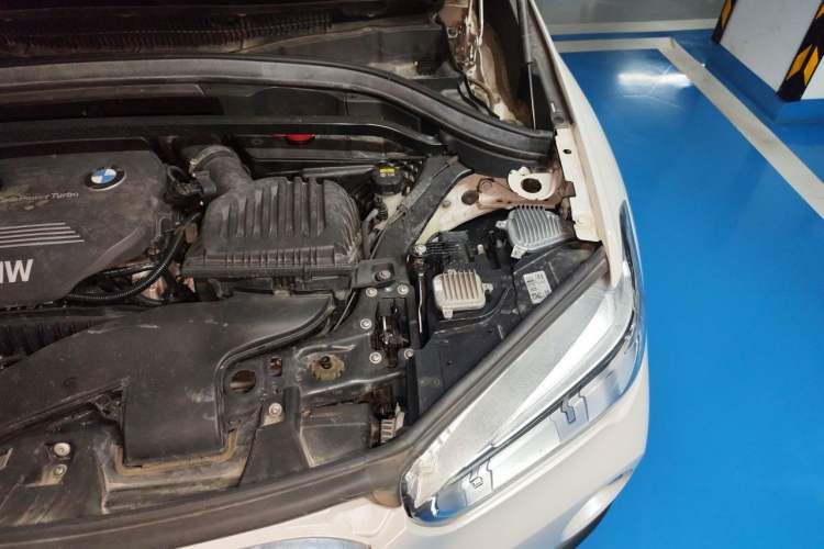 Used BMW X1 2016 sDrive18Li Premium Edition Engine Bay Left