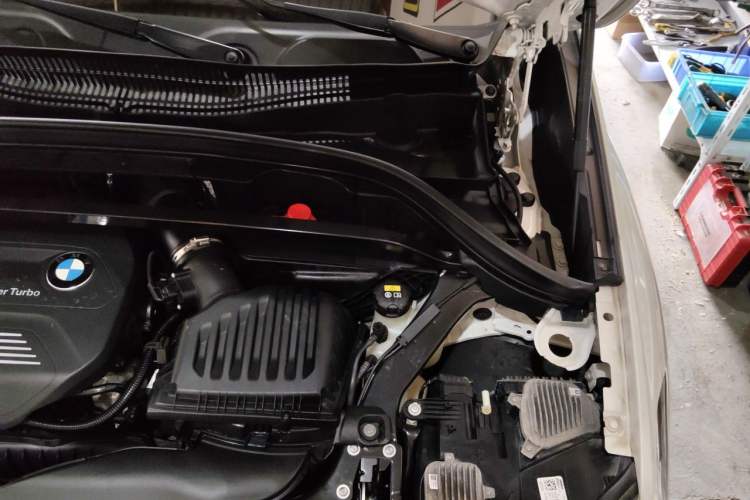 Used BMW X1 2016 sDrive18Li Premium Edition Engine Bay Left