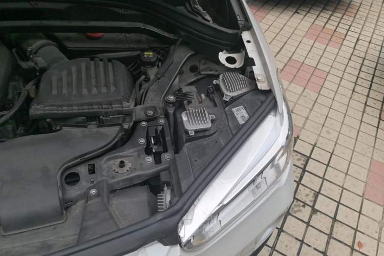 Used BMW X1 2016 sDrive18Li Premium Edition Engine Bay Left