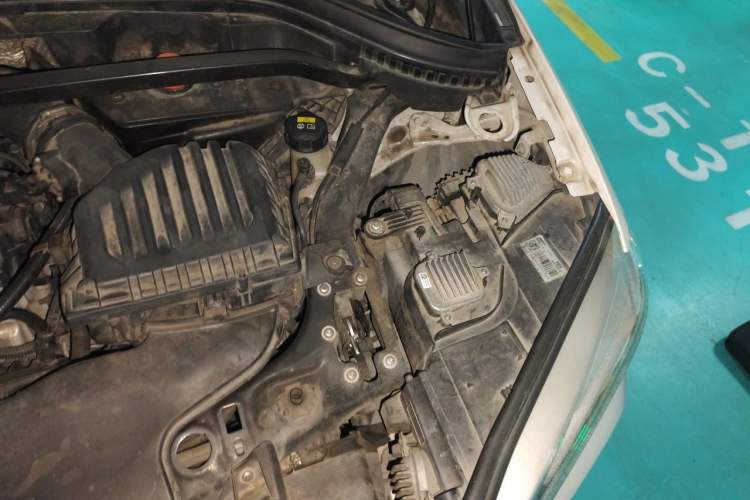 Used BMW X1 2016 sDrive18Li Premium Edition Engine Bay Left