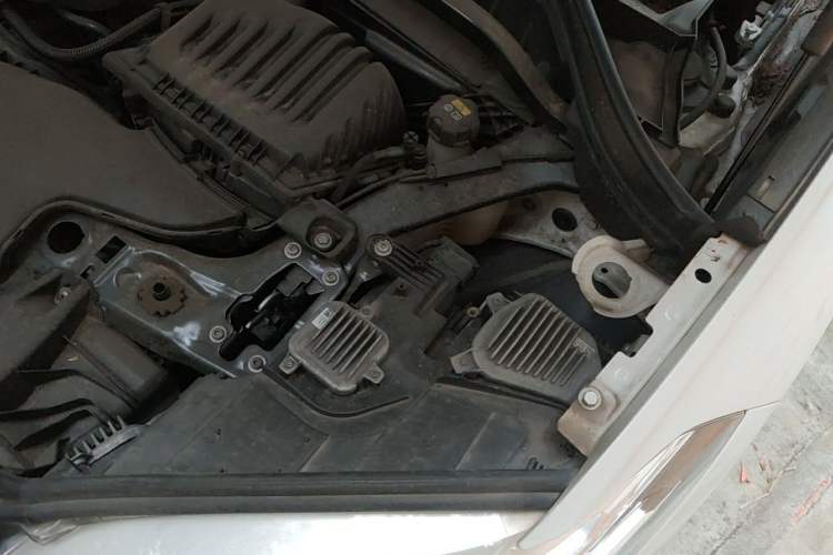 Used BMW X1 2016 sDrive18Li Premium Edition Engine Bay Left