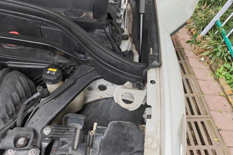 Used BMW X1 2016 sDrive18Li Fashion Model Engine Bay Left