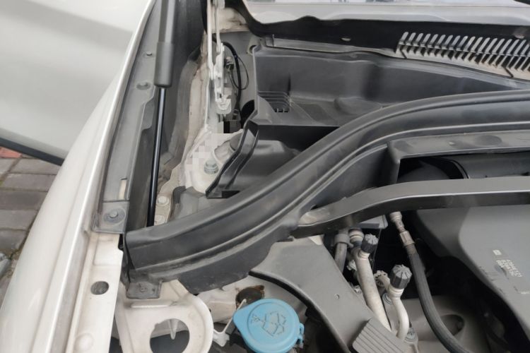 Used BMW X1 2016 sDrive18Li Fashion Model Engine Bay Right