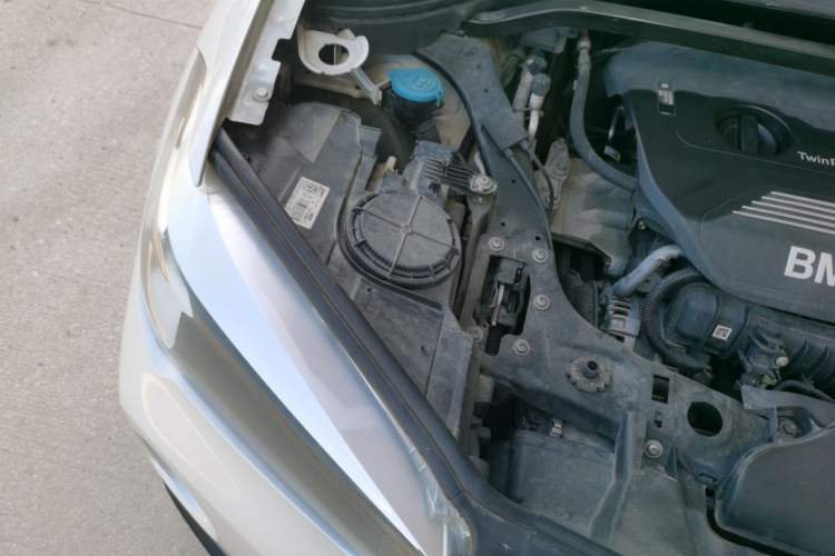 Used BMW X1 2016 sDrive18Li Fashion Model Engine Bay Right