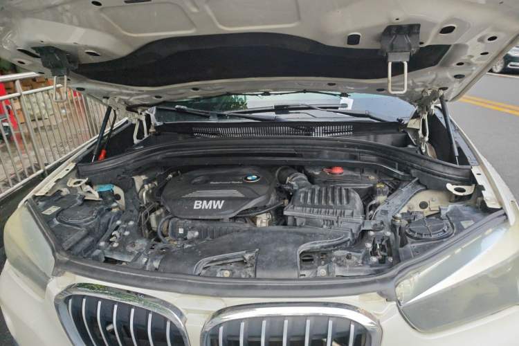 Used BMW X1 2016 sDrive18Li Fashion Model Engine Bay