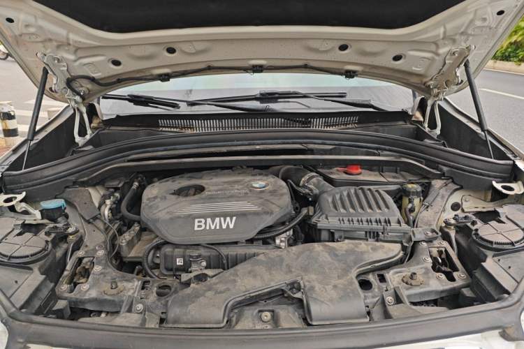 Used BMW X1 2016 sDrive18Li Fashion Model Engine Bay