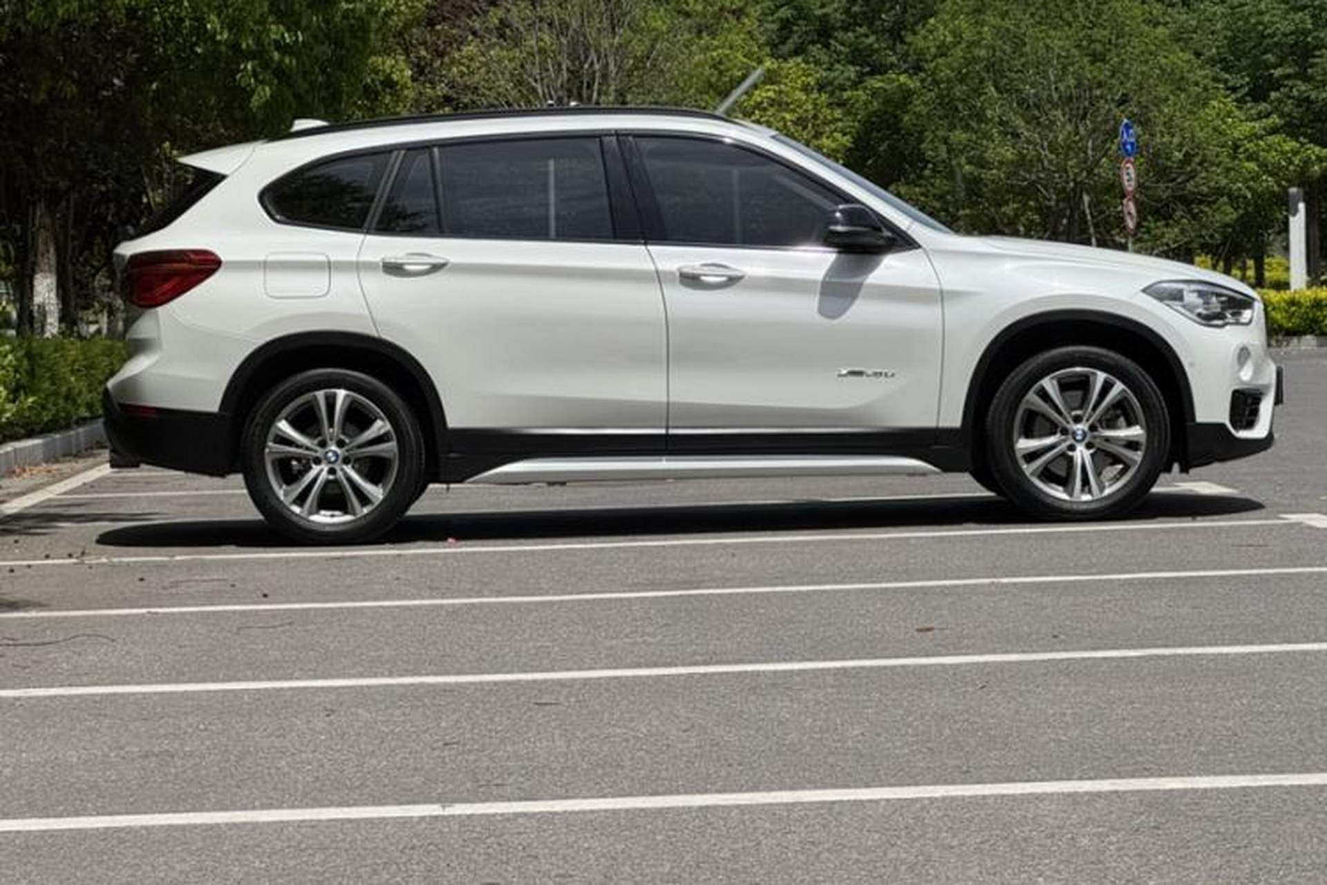 Used BMW X1 2016 sDrive20Li Luxury Model Exterior 3