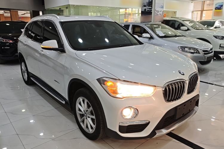Used BMW X1 2016 sDrive18Li Fashion Model Front Right 45 Deg
