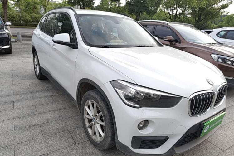 Used BMW X1 2016 sDrive18Li Fashion Model Front Right 45 Deg