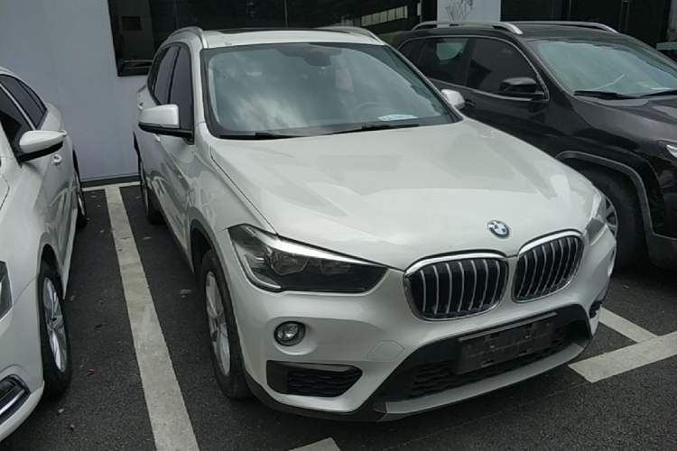 Used BMW X1 2016 sDrive18Li Fashion Model Front Right 45 Deg