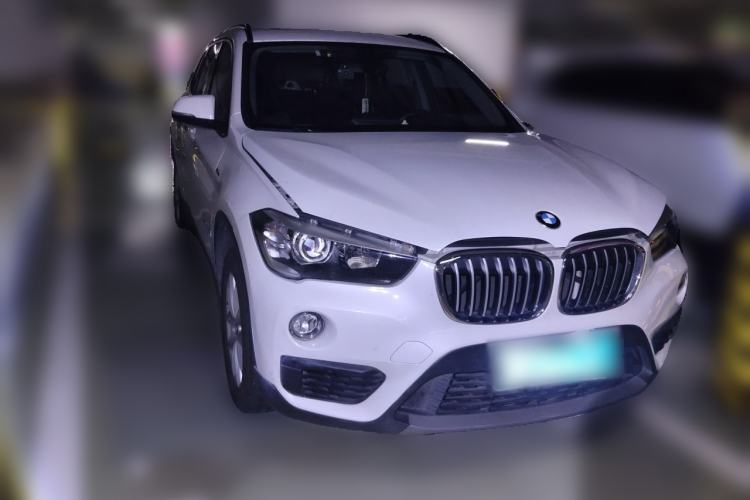 Used BMW X1 2016 sDrive18Li Fashion Model Front Right 45 Deg