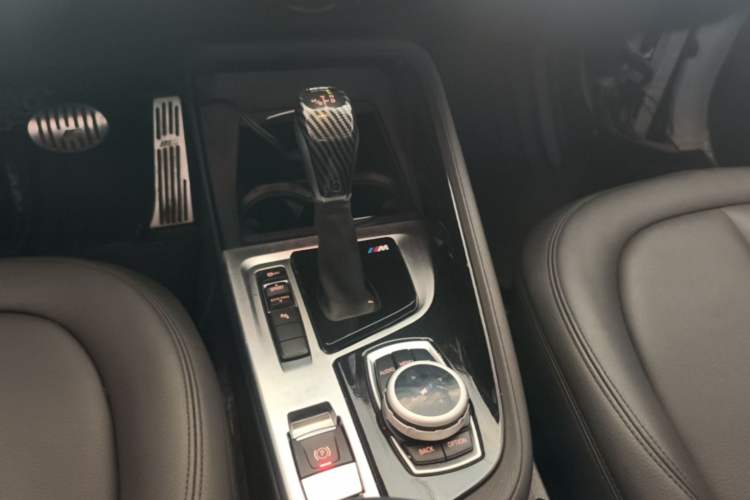 Used BMW X1 2016 sDrive18Li Premium Edition Gear Lever