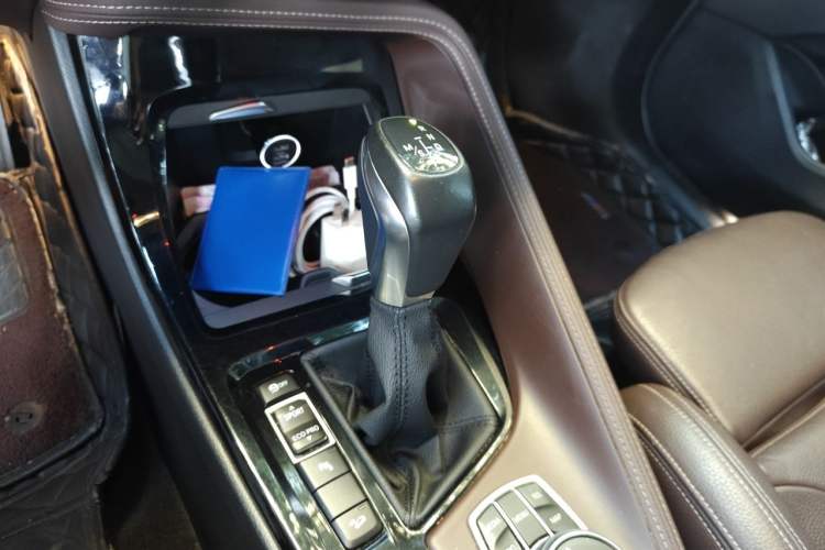 Used BMW X1 2016 xDrive20Li Luxury Model Gear Lever