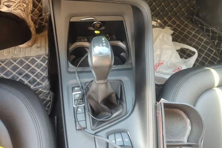 Used BMW X1 2016 sDrive18Li Premium Edition Gear Lever