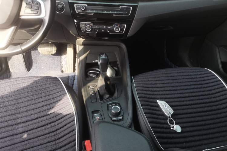 Used BMW X1 2016 sDrive18Li Premium Edition Gear Lever