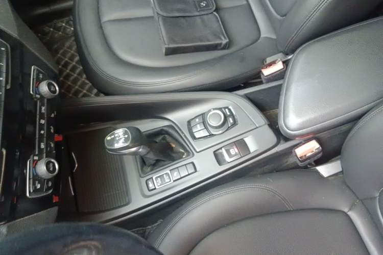 Used BMW X1 2016 sDrive18Li Premium Edition Gear Lever
