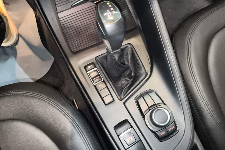 Used BMW X1 2016 sDrive18Li Premium Edition Gear Lever