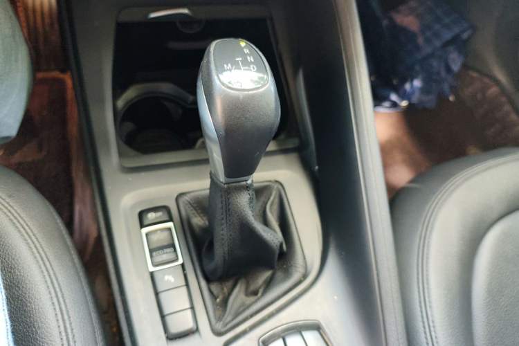 Used BMW X1 2016 sDrive18Li Premium Edition Gear Lever