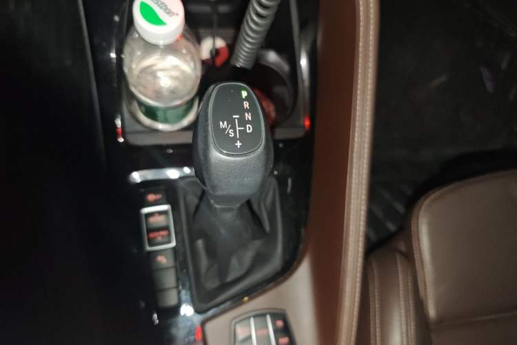 Used BMW X1 2016 sDrive20Li Luxury Model Gear Lever