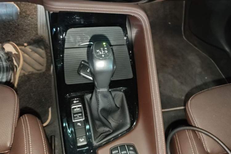 Used BMW X1 2016 xDrive20Li Luxury Model Gear Lever