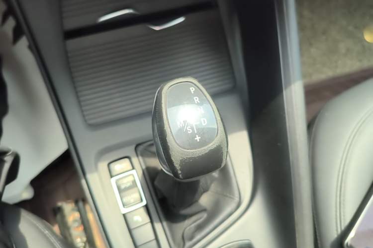 Used BMW X1 2016 sDrive18Li Premium Edition Gear Lever