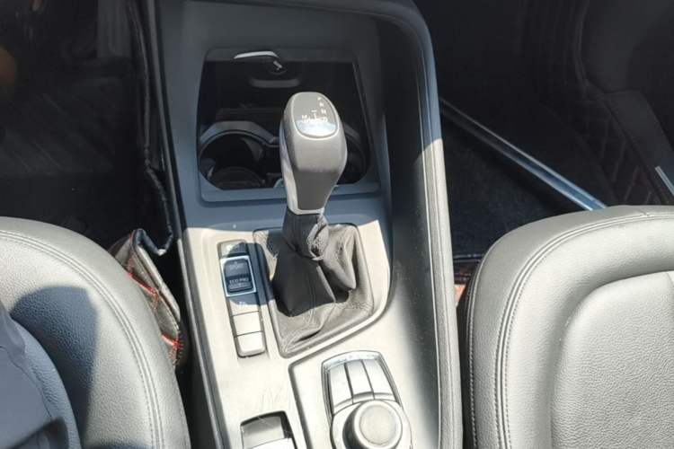 Used BMW X1 2016 sDrive18Li Premium Edition Gear Lever