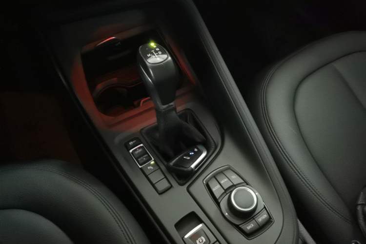 Used BMW X1 2016 sDrive18Li Premium Edition Gear Lever