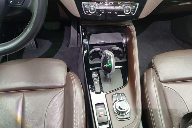 Used BMW X1 2016 sDrive20Li Luxury Model Gear Lever