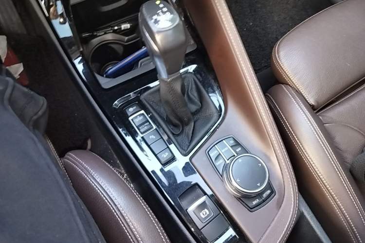 Used BMW X1 2016 xDrive20Li Luxury Model Gear Lever