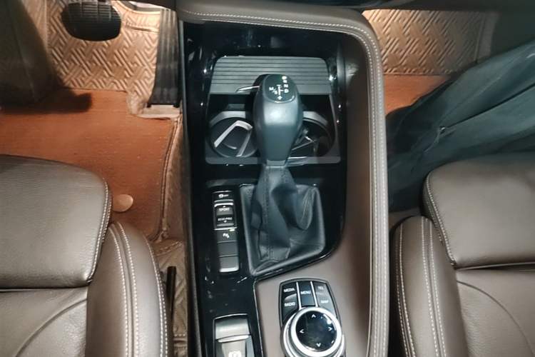 Used BMW X1 2016 sDrive20Li Luxury Model Gear Lever