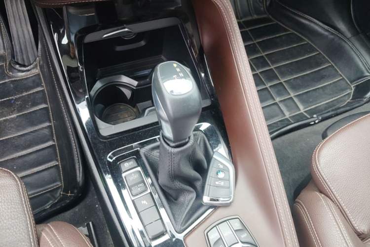 Used BMW X1 2016 sDrive20Li Luxury Model Gear Lever