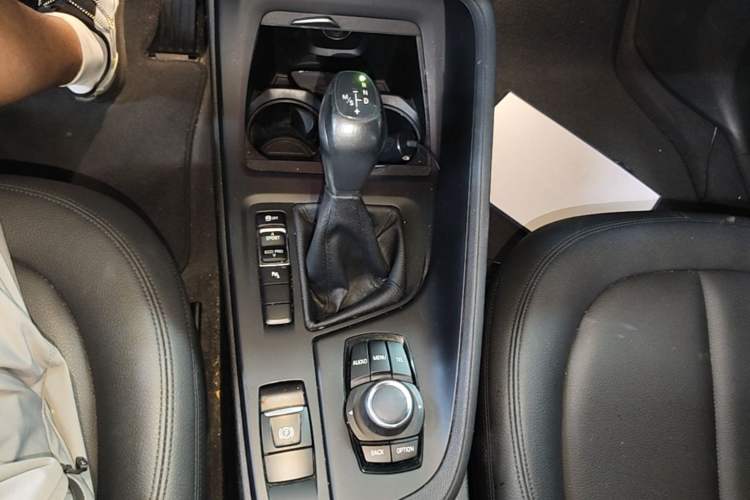Used BMW X1 2016 sDrive18Li Premium Edition Gear Lever