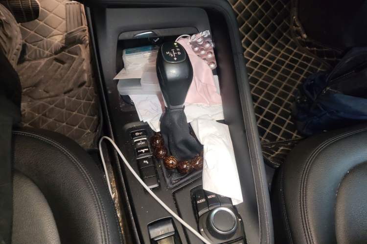 Used BMW X1 2016 sDrive18Li Premium Edition Gear Lever