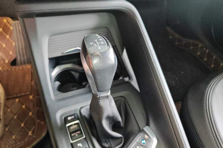 Used BMW X1 2016 sDrive18Li Premium Edition Gear Lever
