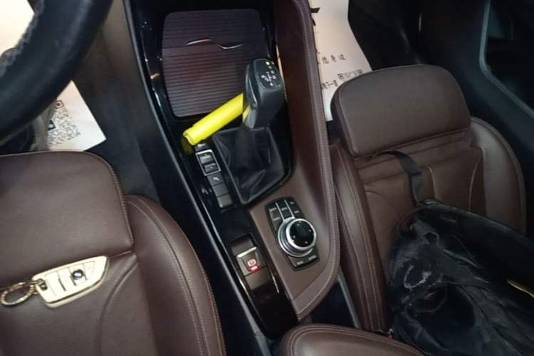 Used BMW X1 2016 sDrive20Li Luxury Model Gear Lever
