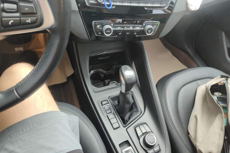 Used BMW X1 2016 sDrive18Li Premium Edition Gear Lever