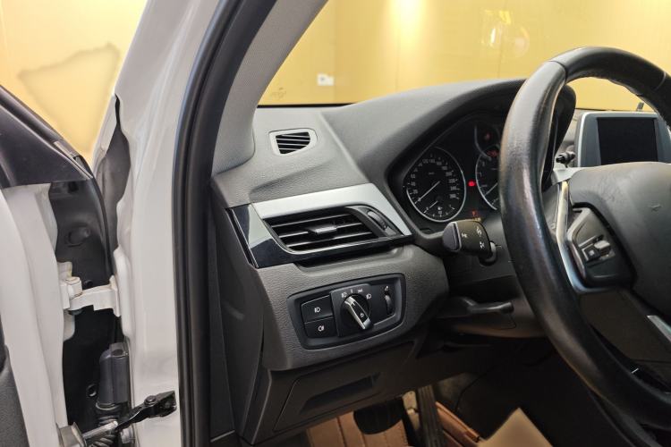 Used BMW X1 2016 sDrive18Li Premium Edition Interior 10