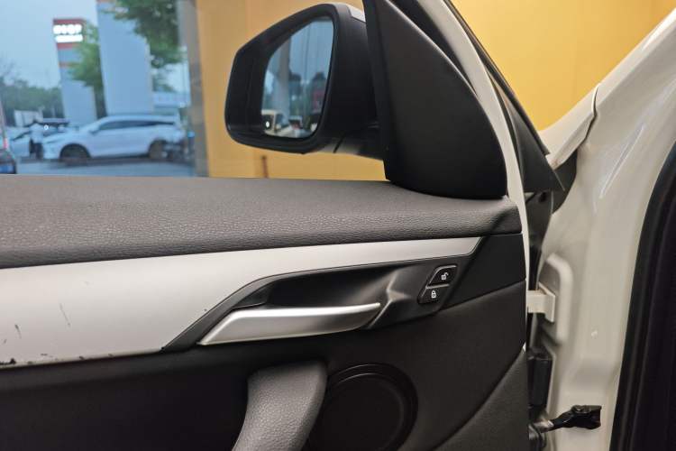 Used BMW X1 2016 sDrive18Li Premium Edition Interior 12