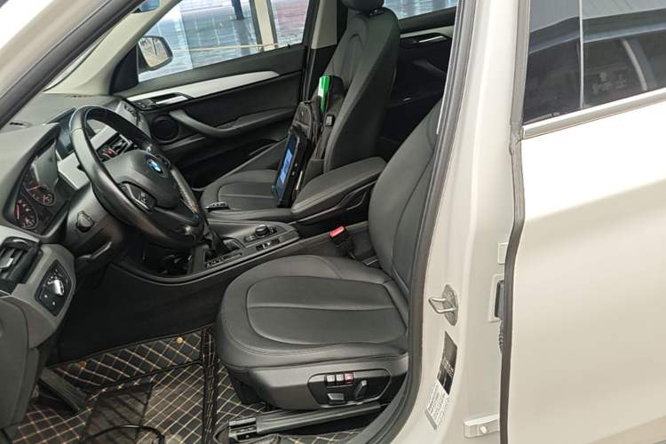 Used BMW X1 2016 sDrive18Li Fashion Model Left Front Seat