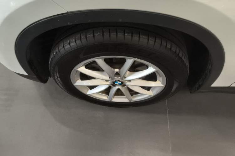 Used BMW X1 2016 sDrive18Li Fashion Model Left Front Wheel Hub
