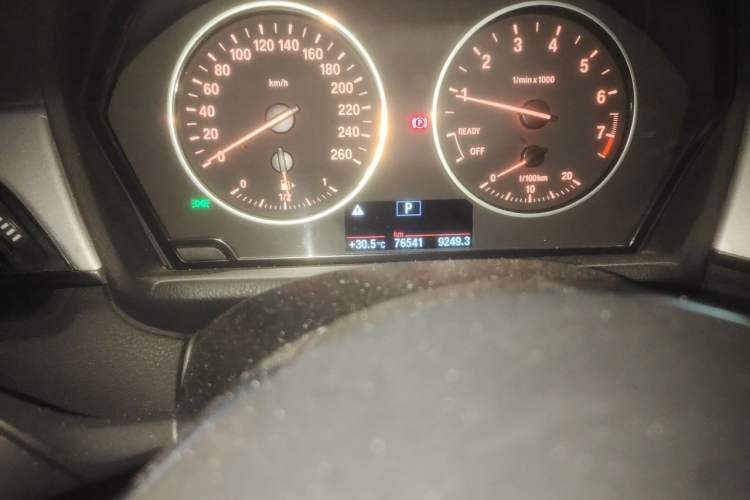 Used BMW X1 2016 sDrive18Li Fashion Model Odometer Close Up