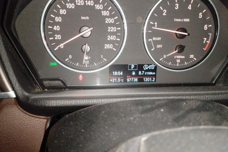 Used BMW X1 2016 xDrive20Li Luxury Model Odometer Close Up