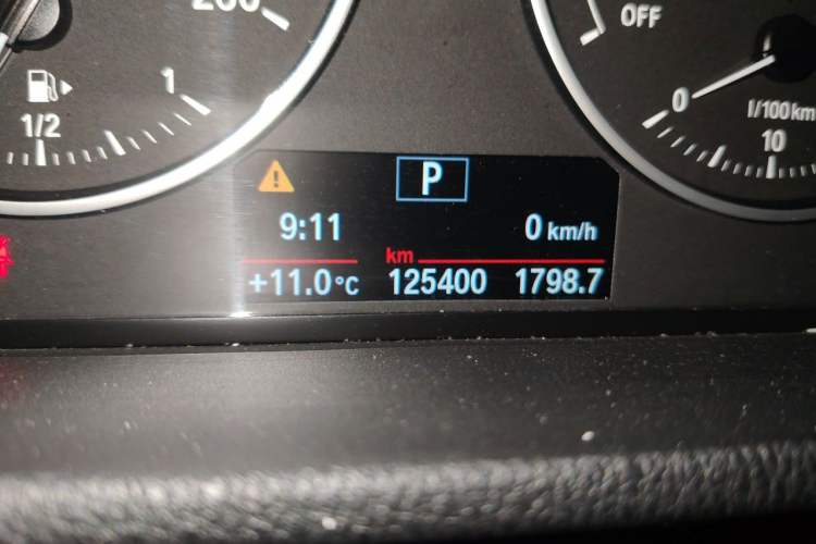 Used BMW X1 2016 sDrive18Li Fashion Model Odometer Close Up