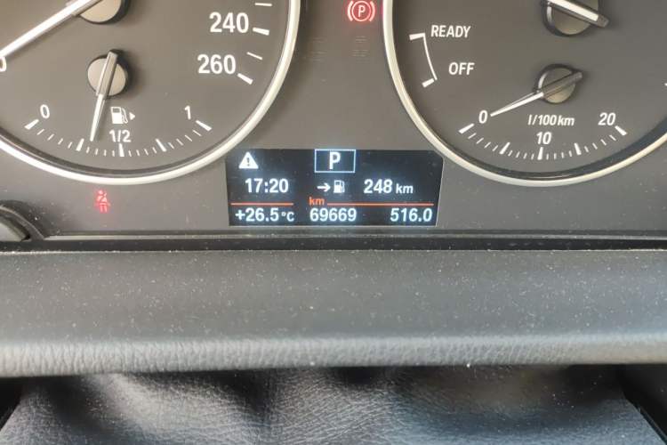 Used BMW X1 2016 sDrive18Li Premium Edition Odometer Close Up