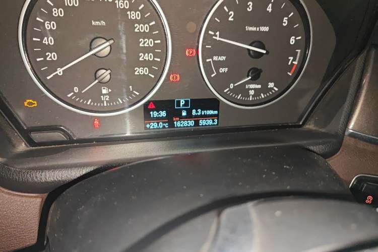 Used BMW X1 2016 sDrive20Li Luxury Model Odometer Close Up