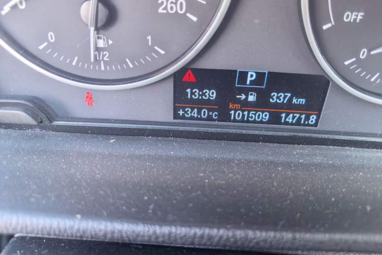 Used BMW X1 2016 sDrive18Li Fashion Model Odometer Close Up