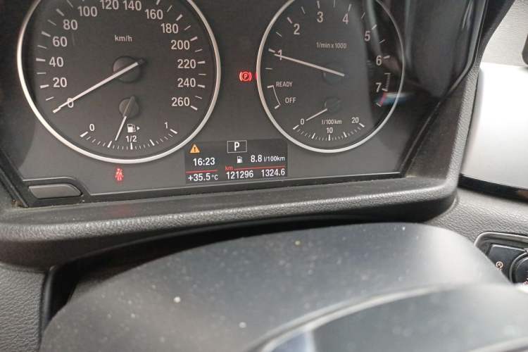 Used BMW X1 2016 sDrive18Li Fashion Model Odometer Close Up